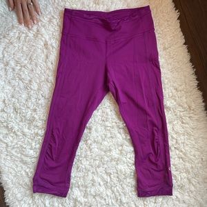 Lululemon purple cropped, size 4 in very good cond